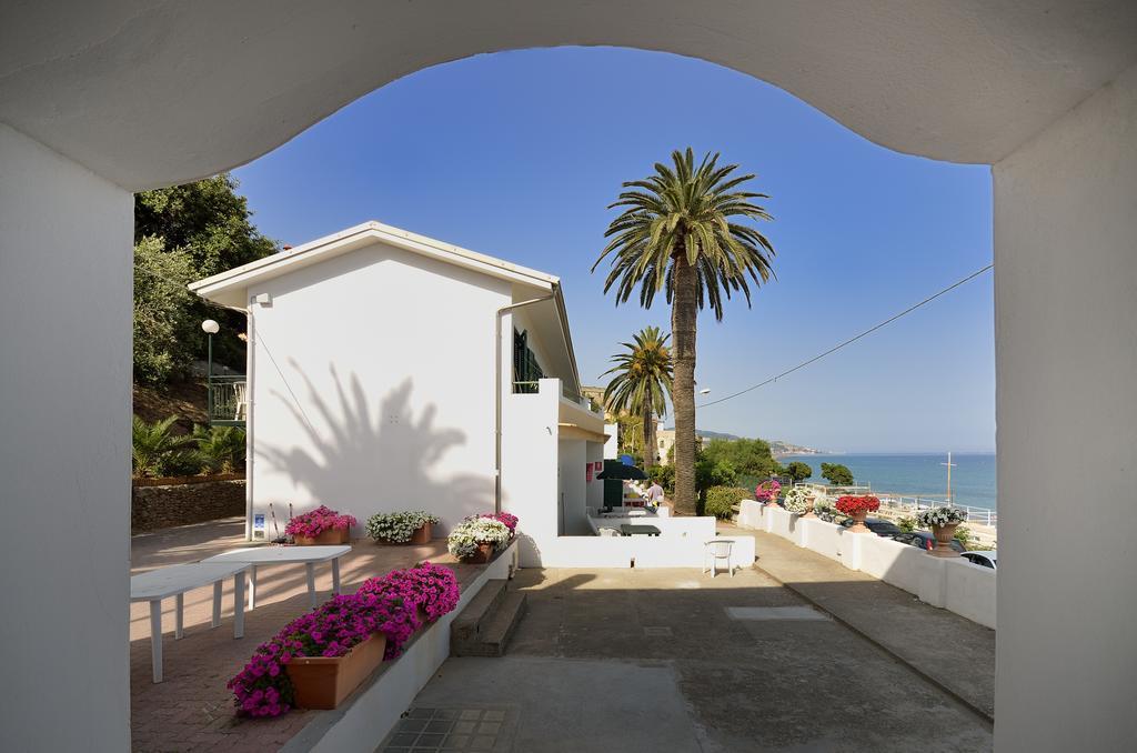Blue Beach Bussana Nuova Exterior foto
