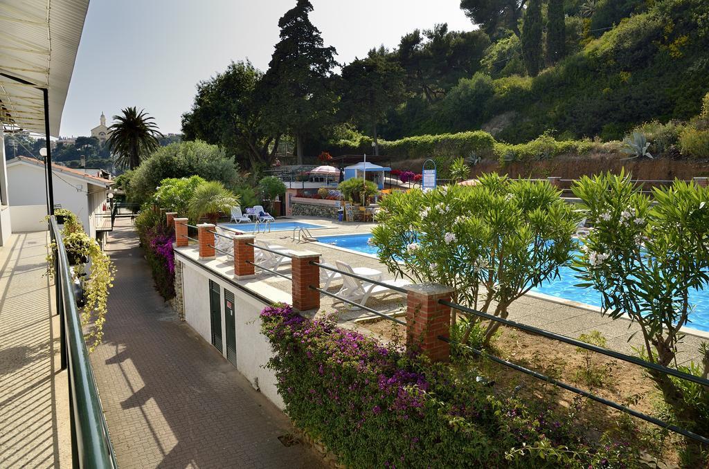 Blue Beach Bussana Nuova Exterior foto