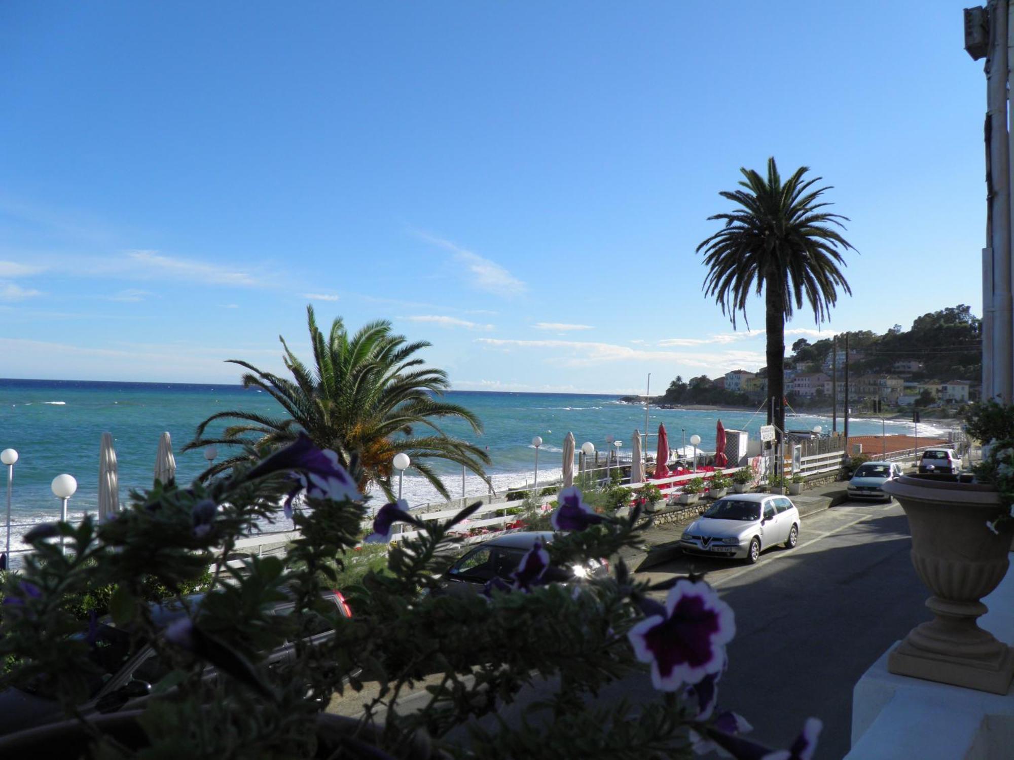 Blue Beach Bussana Nuova Exterior foto