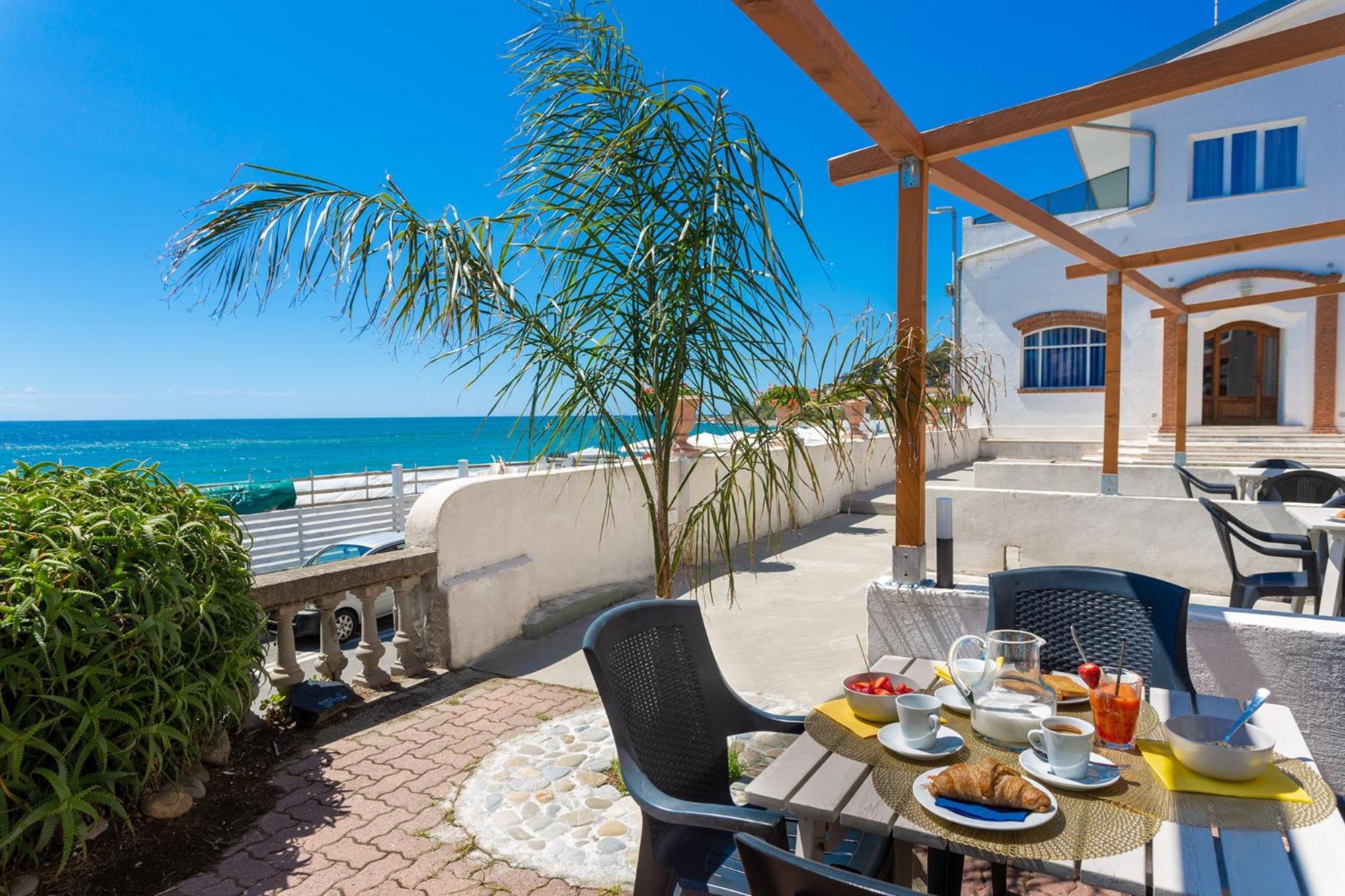 Blue Beach Bussana Nuova Exterior foto